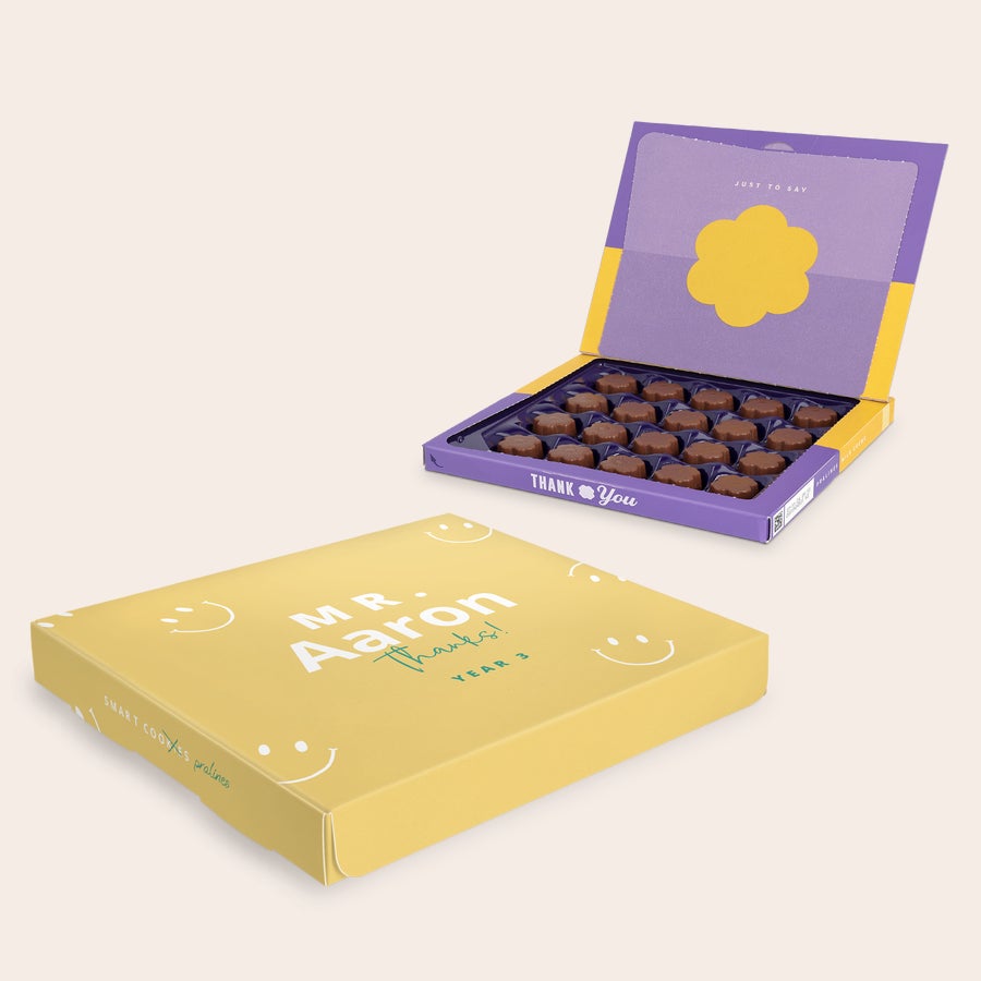 Milka Praliné Tanár Sárga, személyre szabott Milka díszdoboz tanárnak, Aaron névvel és Thank you üzenettel, nyomtatott mintával