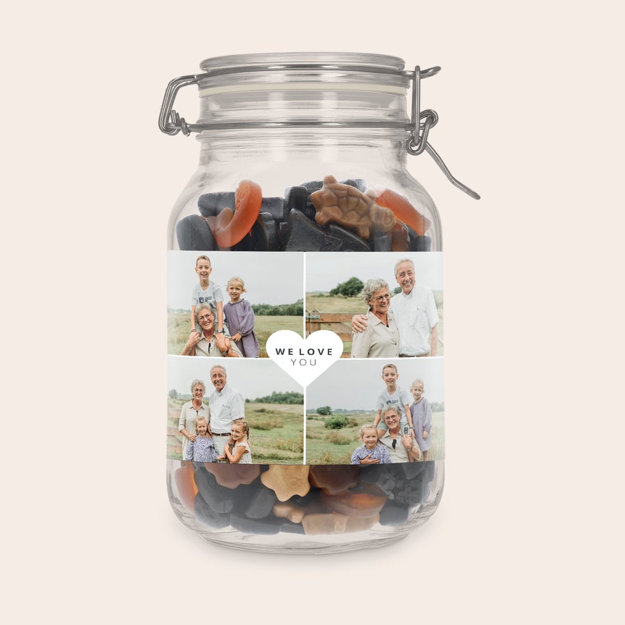 Tarro de caramelos personalizado Tarro de dulces personalizado con una mezcla de regaliz y etiqueta de foto familiar estampada con "WE LOVE YOU".