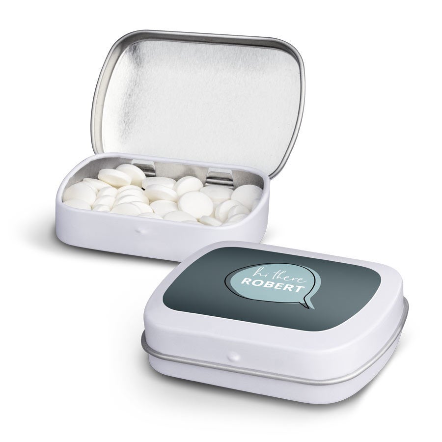 Personalisierte Pfefferminzbonbons in der Dose, bedruckt mit "Hi there Robert" auf grünem Etikett.