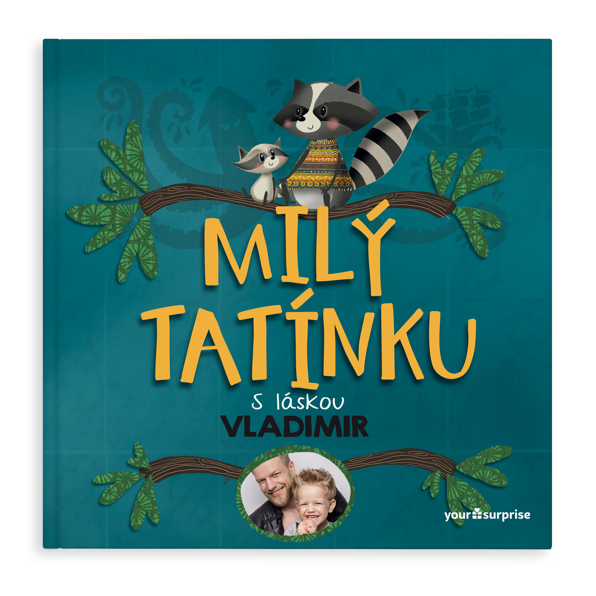 Osobní kniha Milý Tatínku s ilustrací mývalů, se jménem Vladimír a fotkou otce s dítětem. Tato krásná kniha je perfektním způsobem, jak ukázat otci, jak pro vás znamená!
