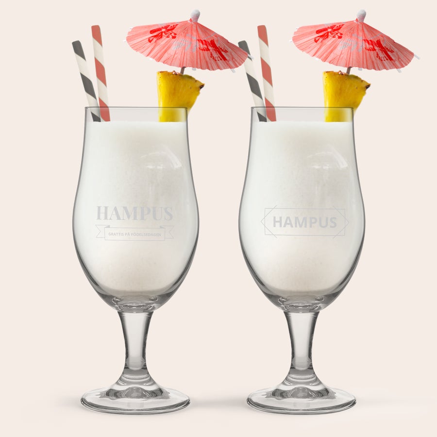 Graverat Pina Colada cocktailglas Graverat pina colada-glas med namnet Hampus och texten Grattis på födelsedagen