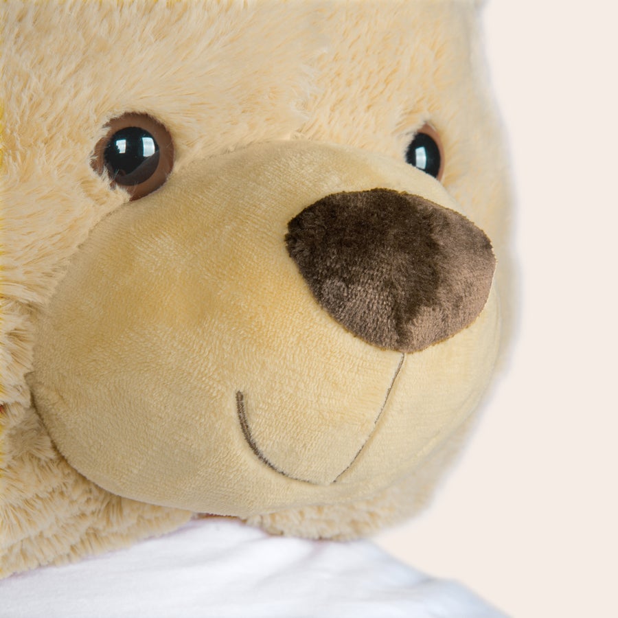 Kæmpe bamse med t-shirt med print - 130 cm! Dejlige krammere med en kæmpe bamse med t-shirt med print til personliggørelse af et foto eller tekst
