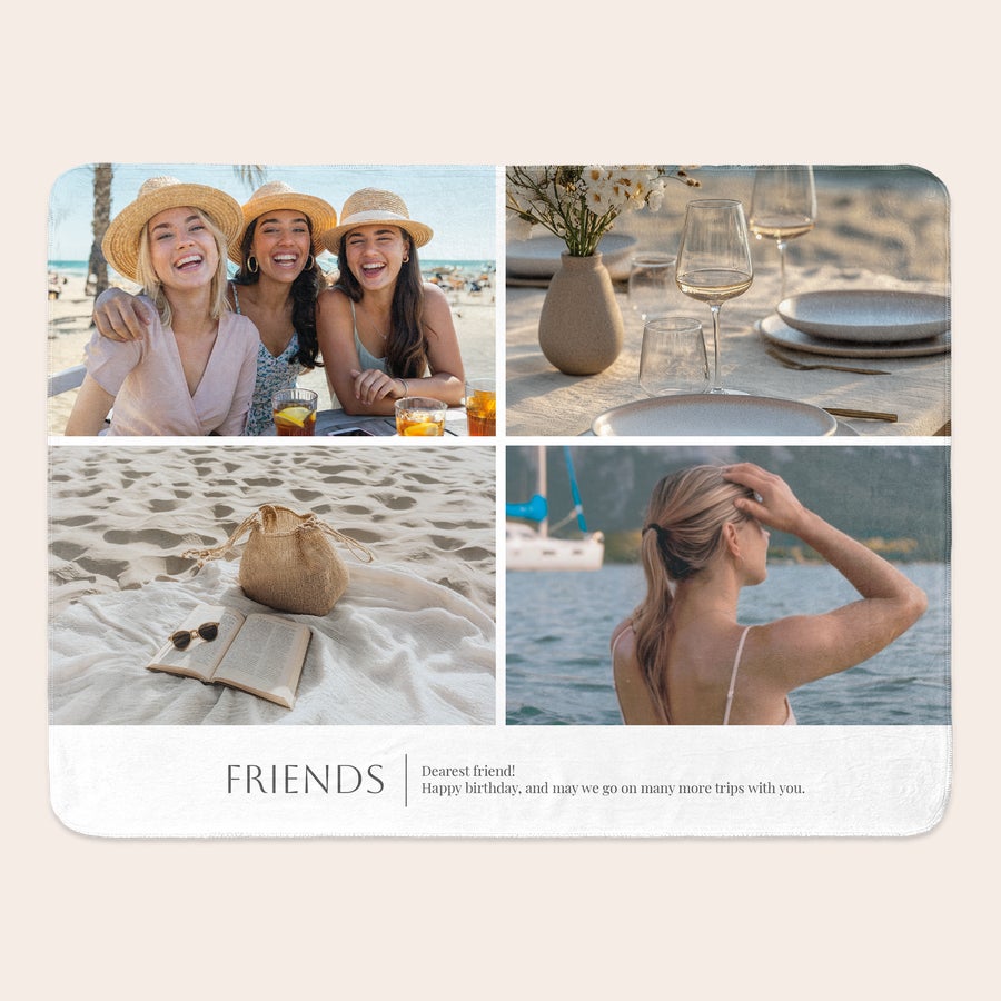 Fleecetæppe med billede Et personligt fleecetæppe med fotocollage og teksten "FRIENDS" og "Dearest friend! Happy birthday, and may we go on many more trips with you", et design til at overraske dine kære.