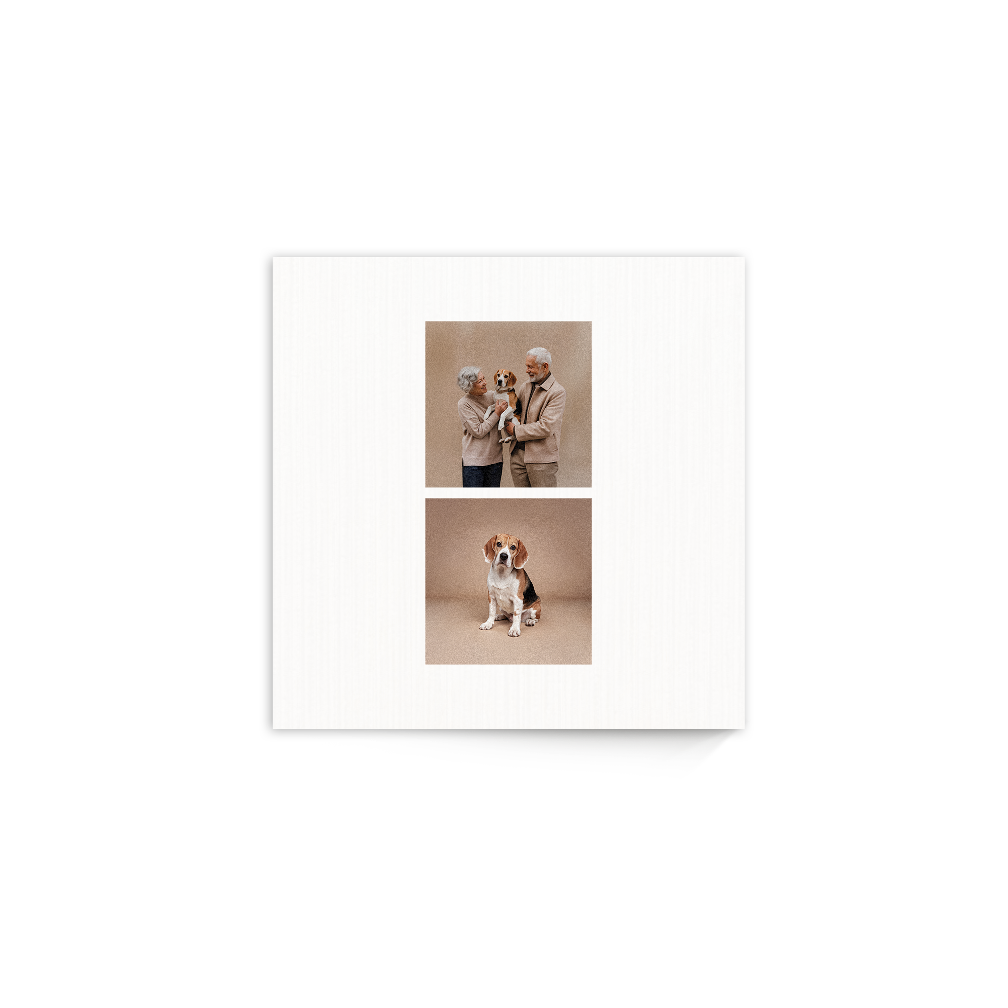 Foto em madeira personalizada com imagem de casal segurando cachorro e cachorro sentado, acabamento cal