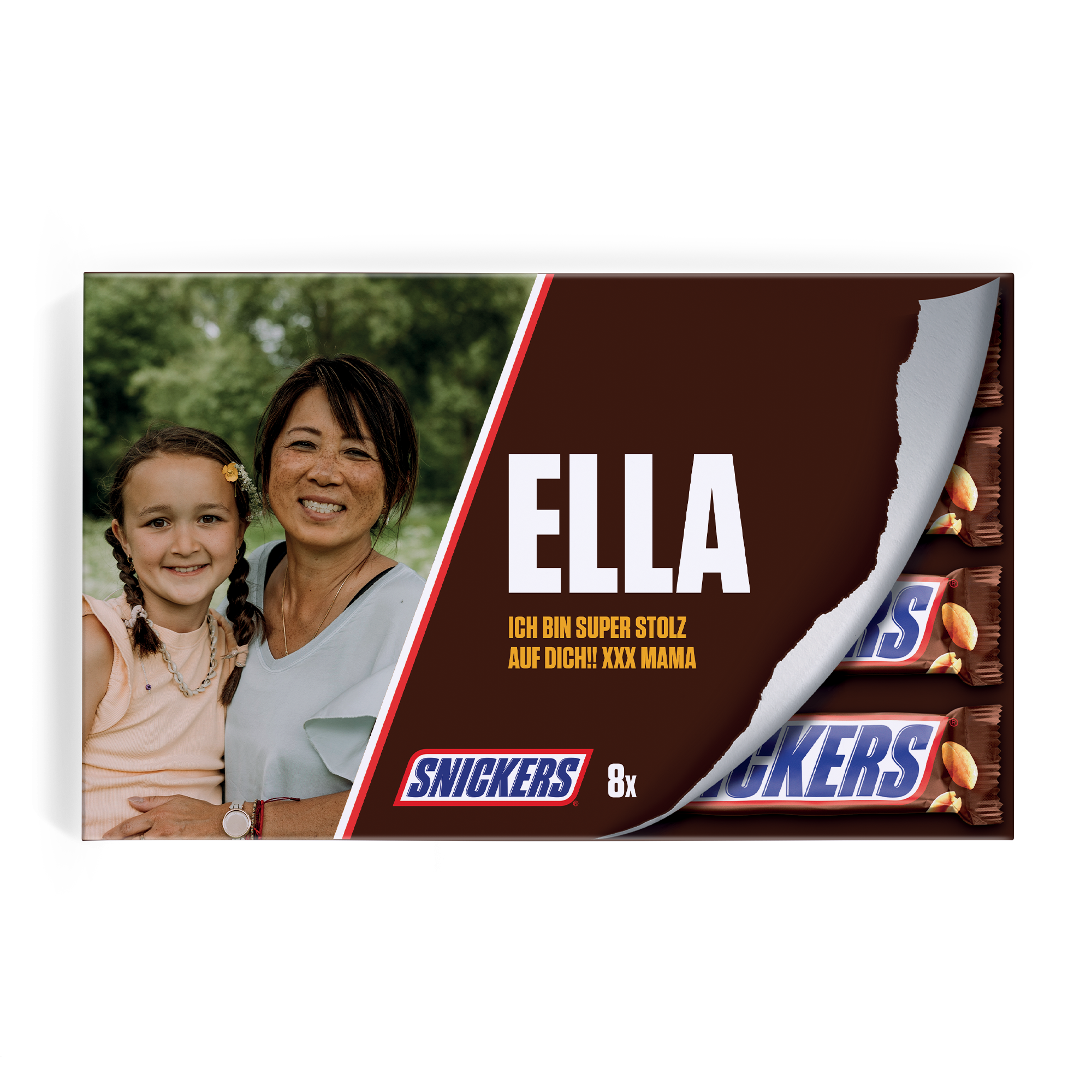 Personalisierte Snickers Geschenkbox mit Foto von Mutter und Tochter, Name Ella und Gruß Ich bin super stolz auf dich gedruckt.