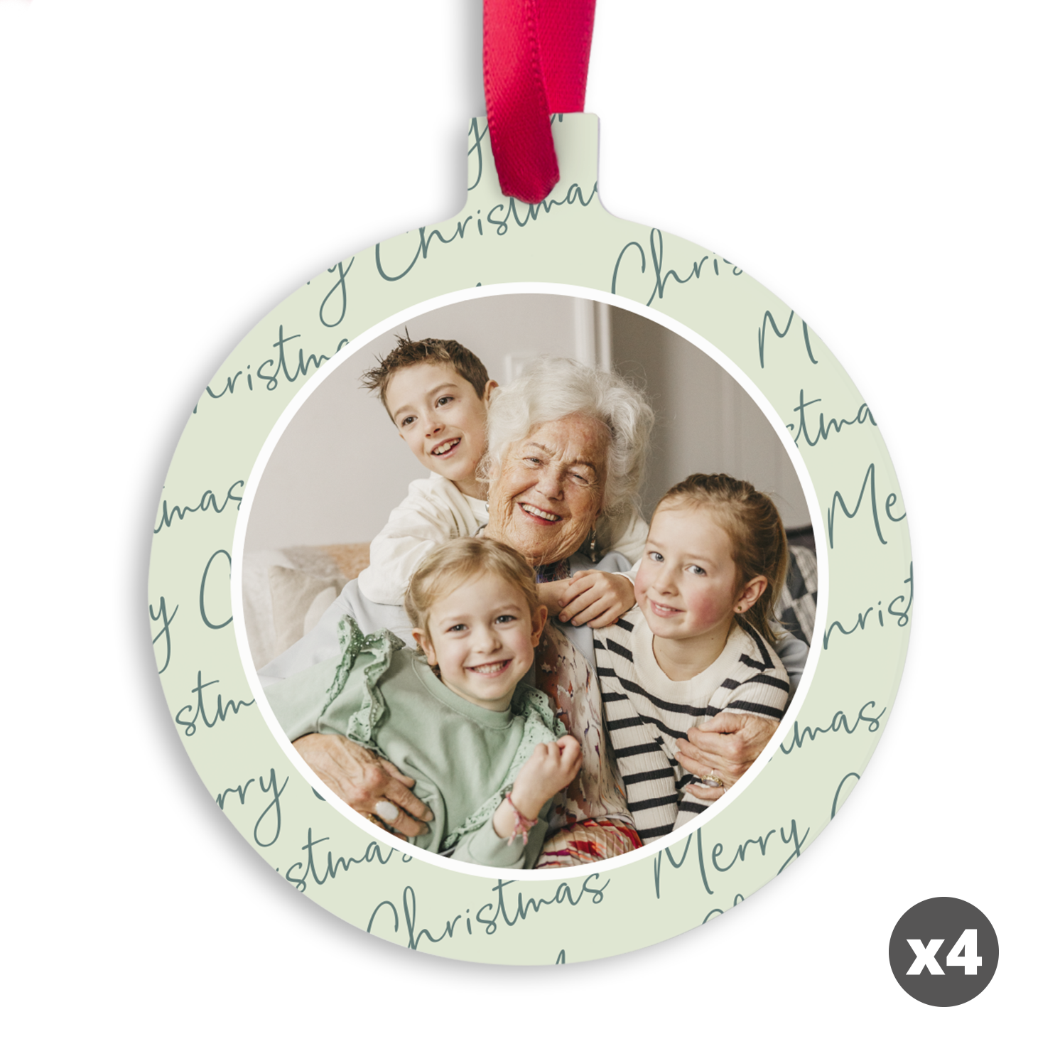 Rund aluminium julepynt med trykt familiebilde og teksten God jul.