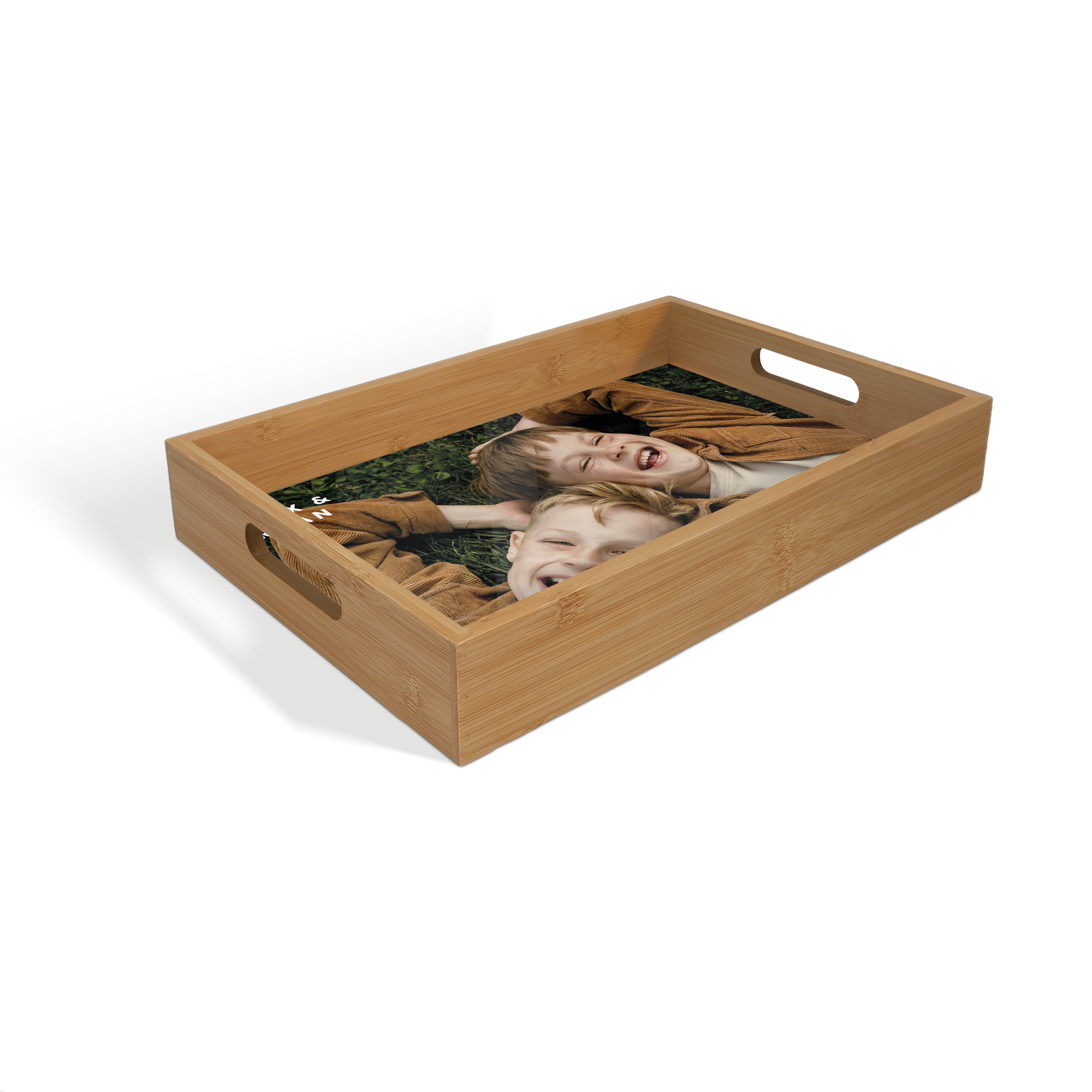 Bandeja de fotos personalizada rectangular beige de 23,5 x 37 cm con foto impresa de dos niños sonriendo sobre césped verde.