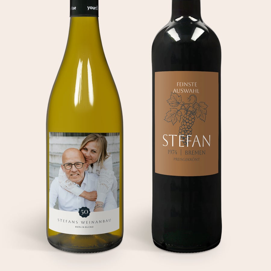 Wein Maison de la Surprise Chardonnay & Merlot Geschenkset Weinpaket Maison de la Surprise mit personalisiertem Etikett. Ein Weißwein mit Foto und ein Rotwein mit Namen Stefan als Wein mit eigenem Etikett.