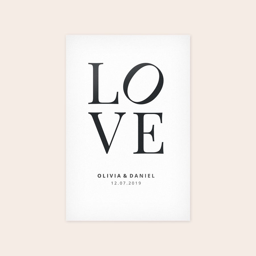 Photo sur PVC FOREX® Déco à votre image photo imprimée sur panneau PVC blanc avec le mot LOVE, les prénoms Olivia & Daniel et la date 12.07.2019