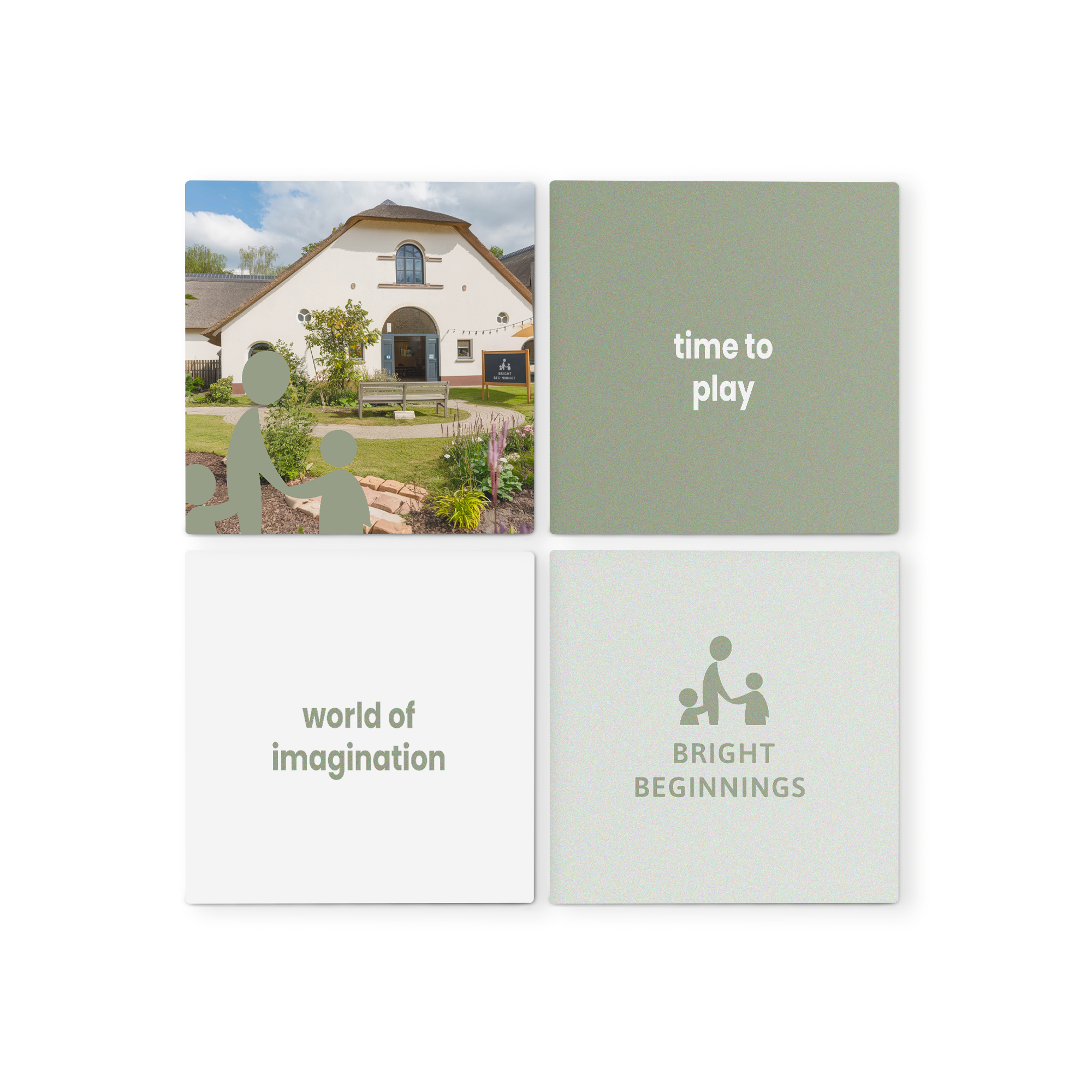 Quatro painéis de arte de parede personalizados, um com foto de uma casa e outros com texto, para decorar sua parede com painéis de arte de madeira com seu design