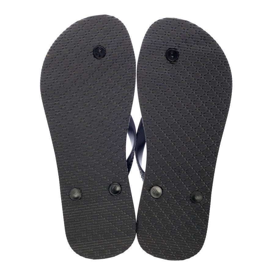 Rückseite von zwei schwarzen Zehensandalen, bereit zur Personalisierung mit eigenem Foto oder Text.