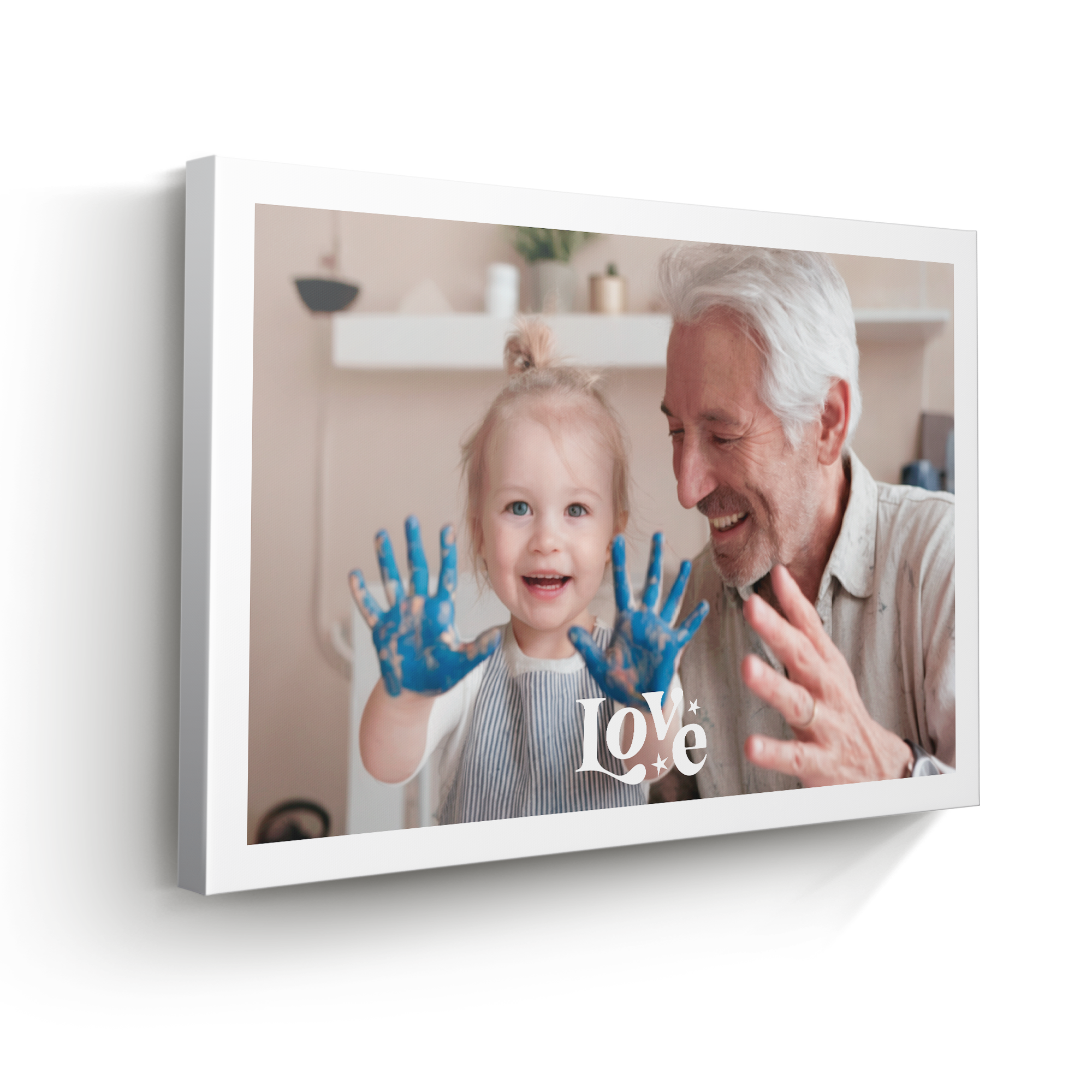 Pânză personalizată imprimată cu o fotografie vibrantă cu bunic și nepoată, având textul Love