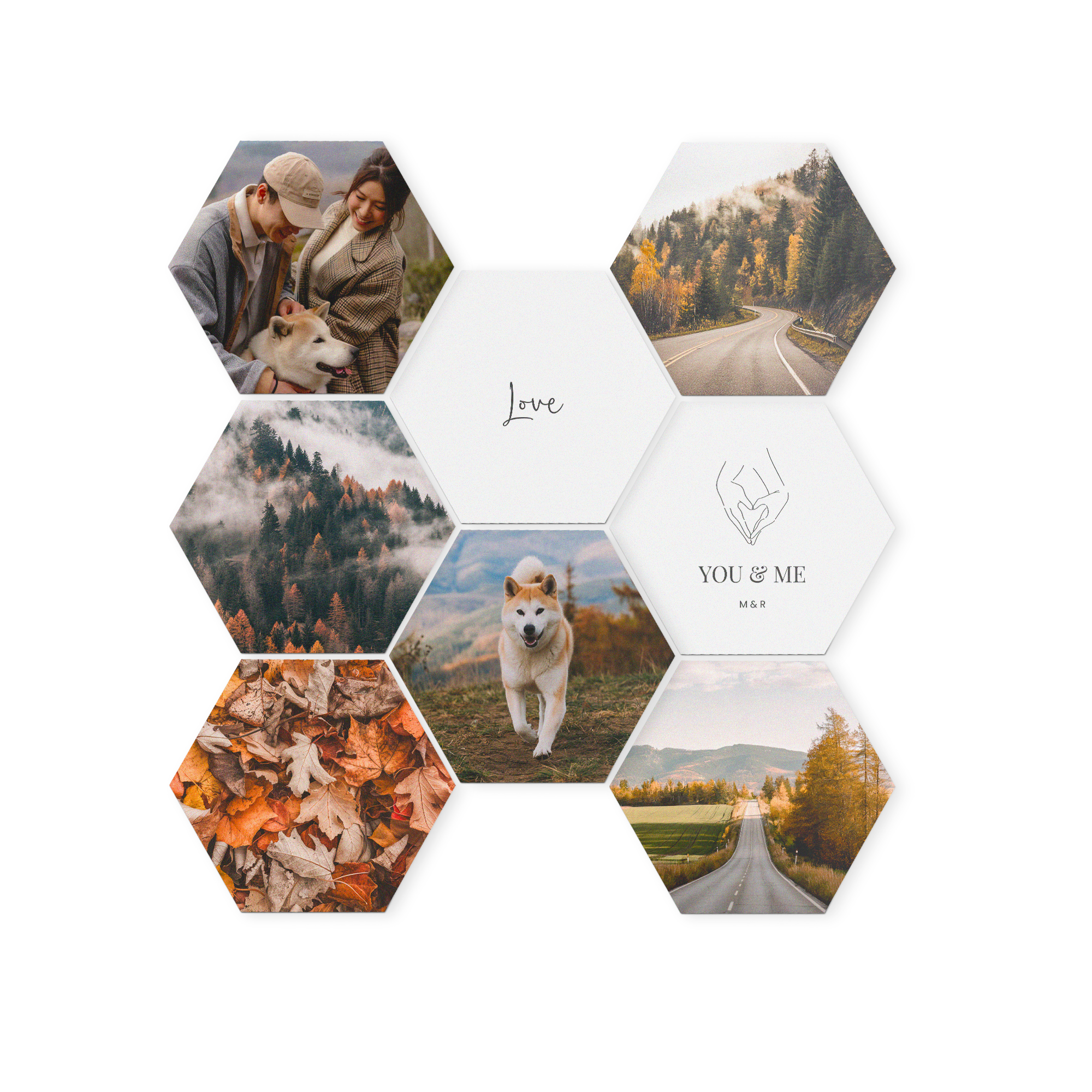 Een collage van gepersonaliseerde zeshoekige forex fototegels aan de muur, bedrukt met foto's en tekst zoals "Love" en "You & Me", om een herinnering aan de muur te hangen.