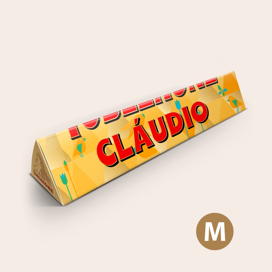 Toblerone personalizado - Páscoa Barra de chocolate Toblerone personalizada para a Páscoa com o nome Cláudio impresso em vermelho.