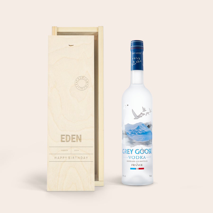 Personalizowana wódka Grey Goose Unikatowa wódka Grey Goose w grawerowanej skrzynce z tekstem Eden Vodka 2004 Happy Birthday.