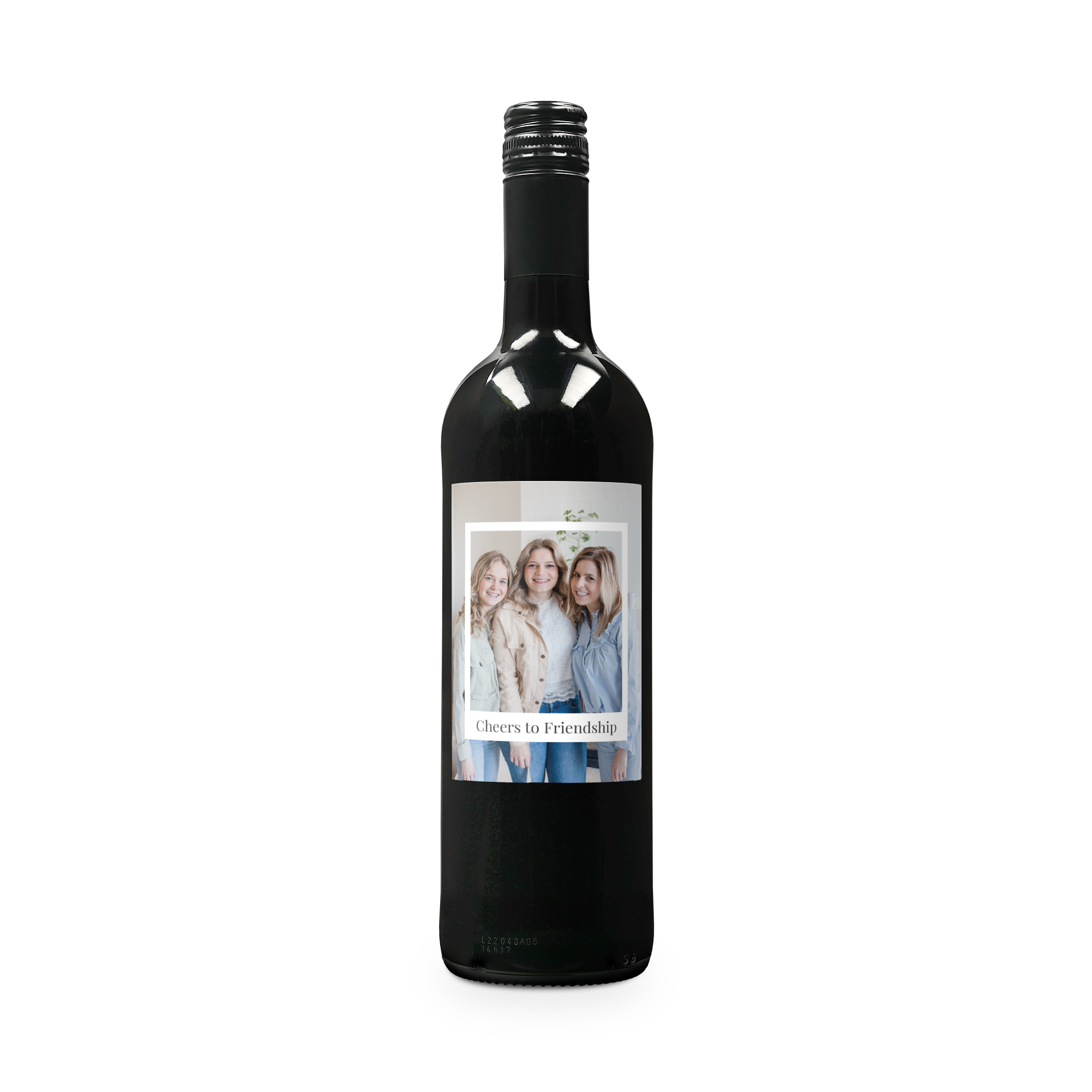 Fľaša červeného vína Belvy s personalizovanou etiketou, fotkou troch žien a textom Cheers to Friendship kto vás prekvapí fľašou červeného vína Belvy s potlačou