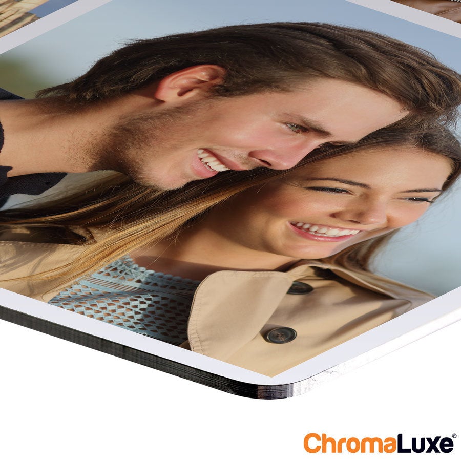 Colagem de fotos do Instagram em alumínio com impressão de um casal sorrindo