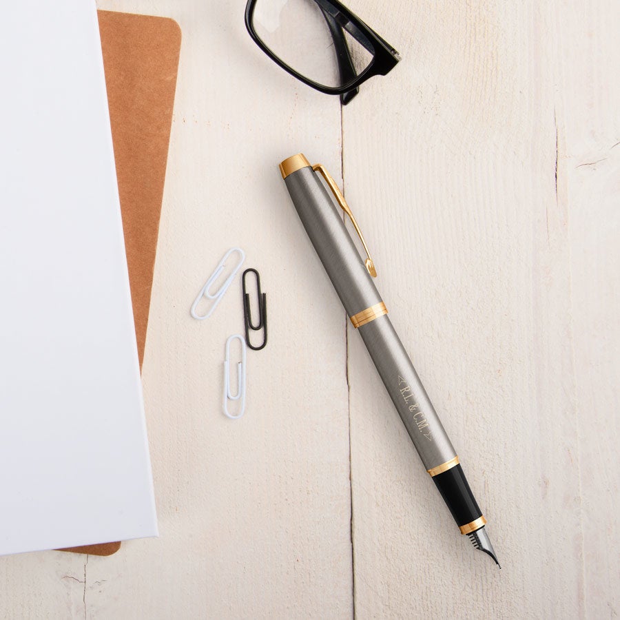 Parker fyldepen med gravering - IM - Børstet stål (venstre hånd)