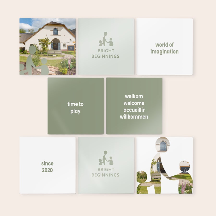 Foto wandpanelen Fotocollage van gepersonaliseerde houten fototegels met diverse familiefoto's en tekst zoals "welkom" en "since 2020".