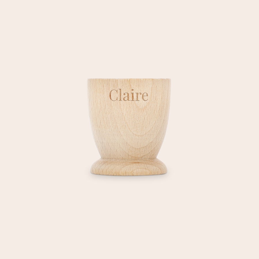 Coquetier personnalisé Coquetier personnalisé en bois de hêtre avec le prénom Claire gravé un cadeau unique pour un petit-déjeuner inoubliable