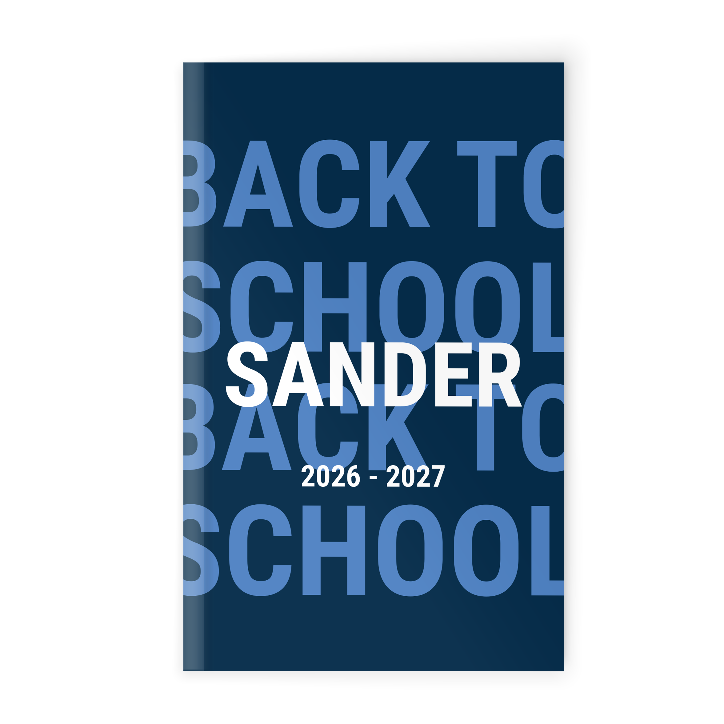 Gepersonaliseerde schoolagenda 2026/2027 - Hardcover, donkerblauw met witte tekst Sander en lichtblauwe tekst Back to School, bedrukt met eigen naam en jaartal.