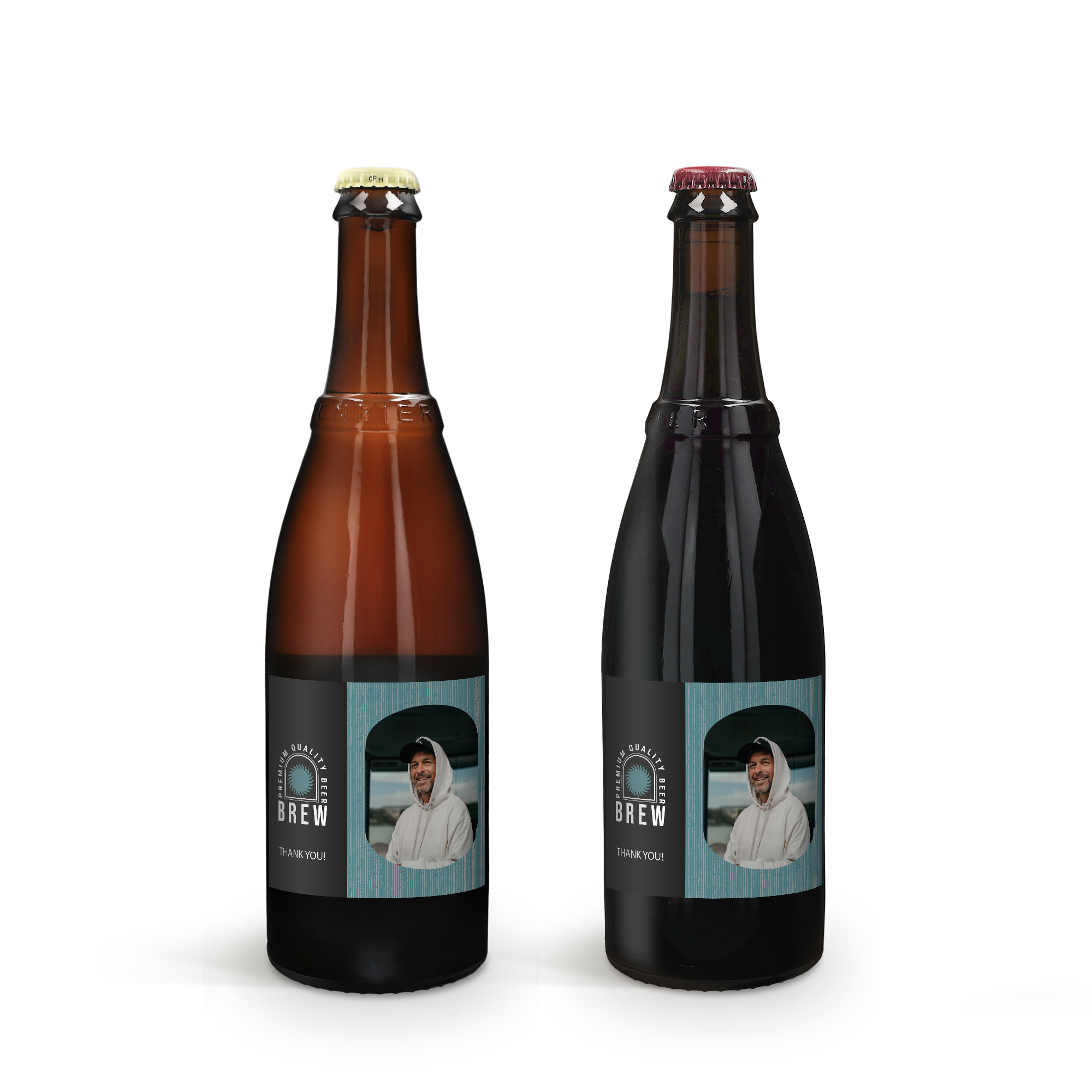 Duas garrafas de cerveja Westmalle Dubbel e Tripel com rótulos personalizados com foto.
