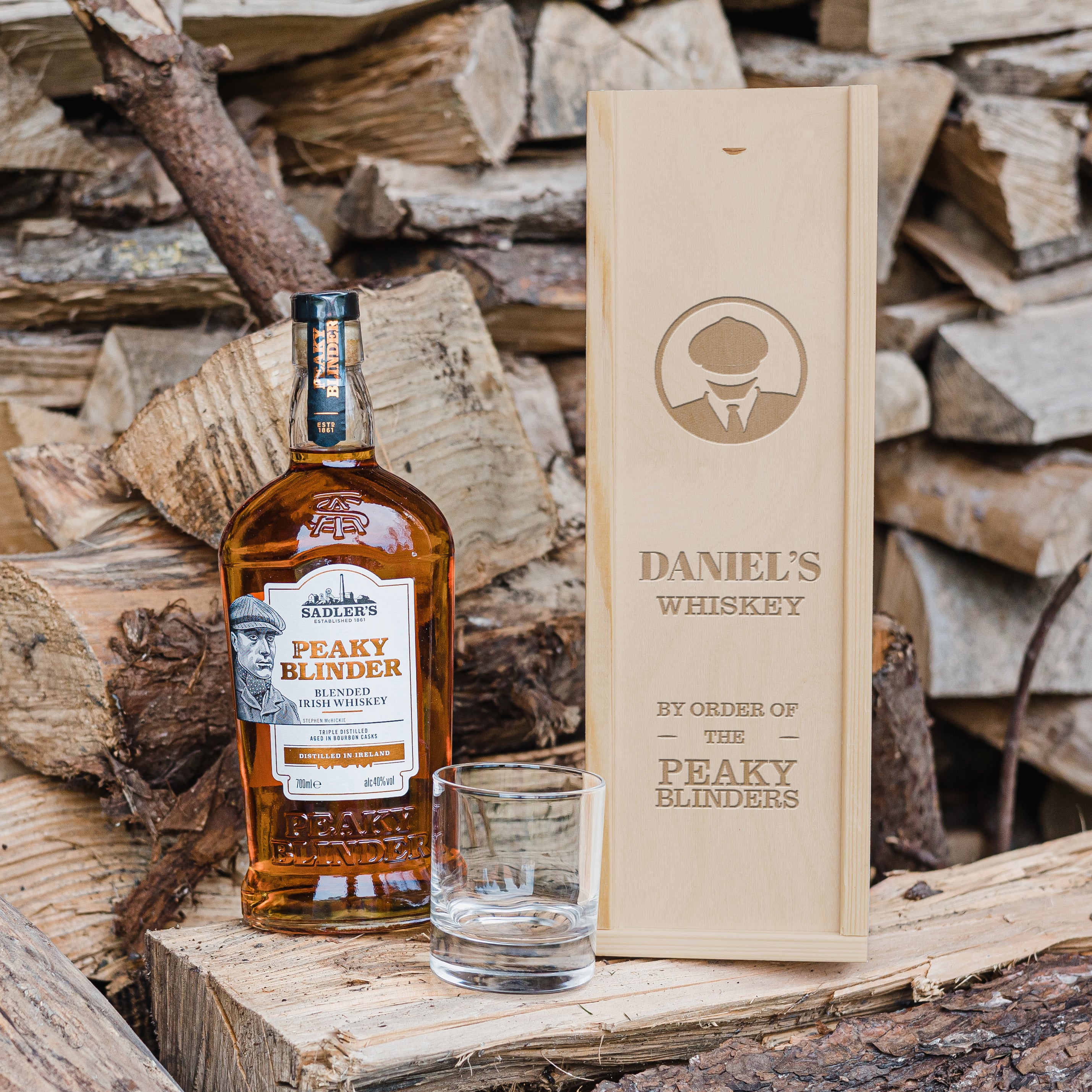 Een Tijdloos Geschenk: Whiskeypakket met Gegraveerde Kist voor je Broer Een Tijdloos Geschenk: Whiskeypakket met Gegraveerde Kist voor je Broer