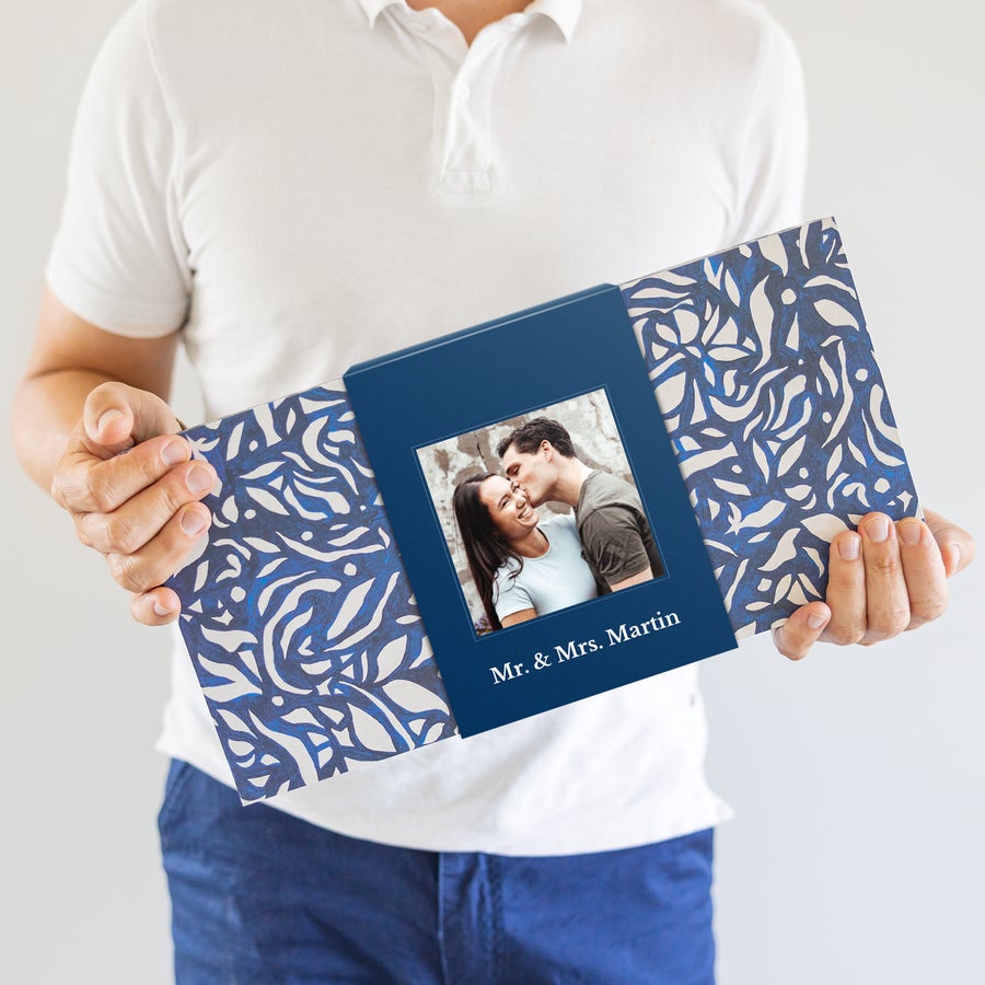Wellness darčeková sada The Gift Label s personalizovaným uterákom pre hostí Wellness darčeková sada The Gift Label s personalizovaným uterákom pre hostí