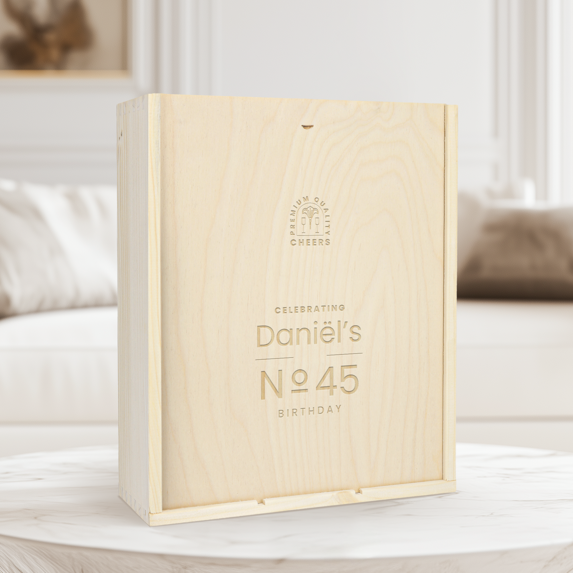 Caixa de madeira de luxo com gravação personalizada "Daniel's No 45 Birthday", para garrafa e duas taças de champanhe