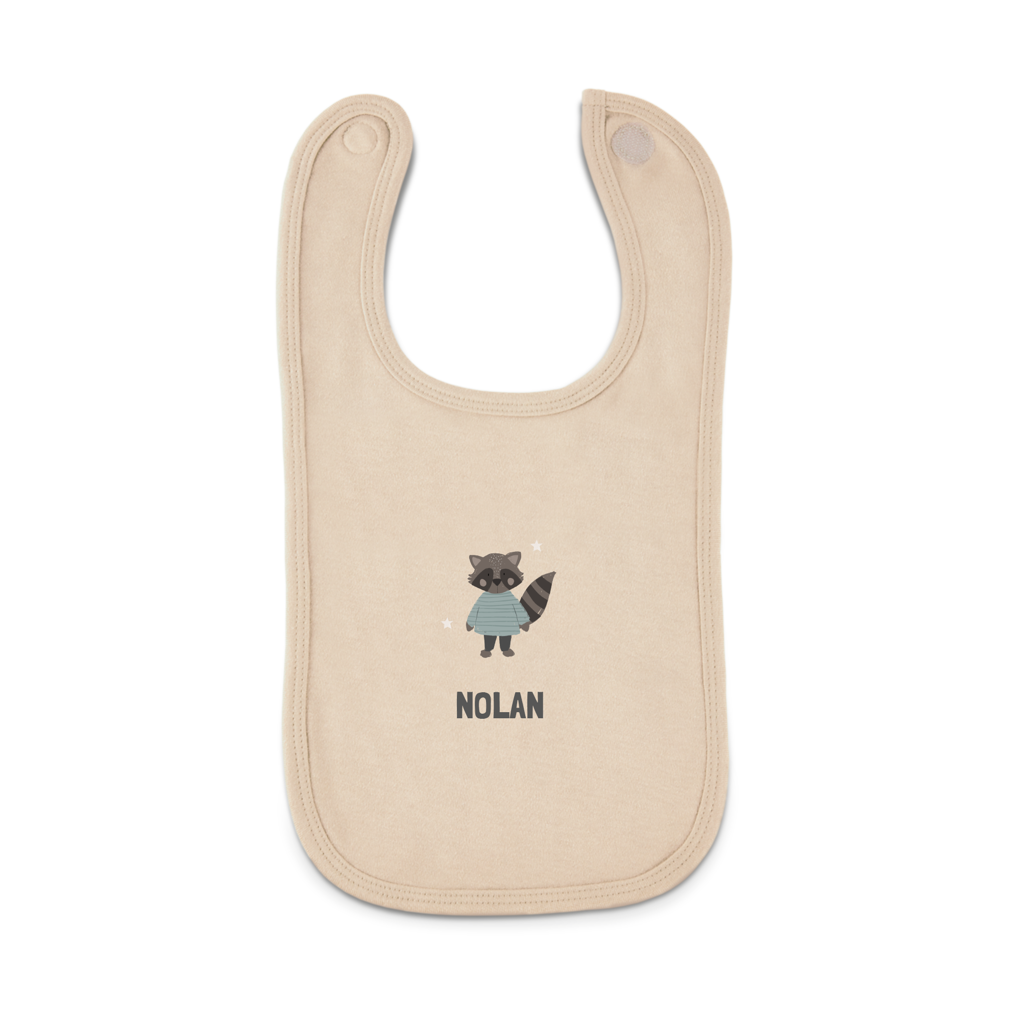 Babero personalizado color crema con diseño de mapache, estrellas blancas y el nombre NOLAN impreso.