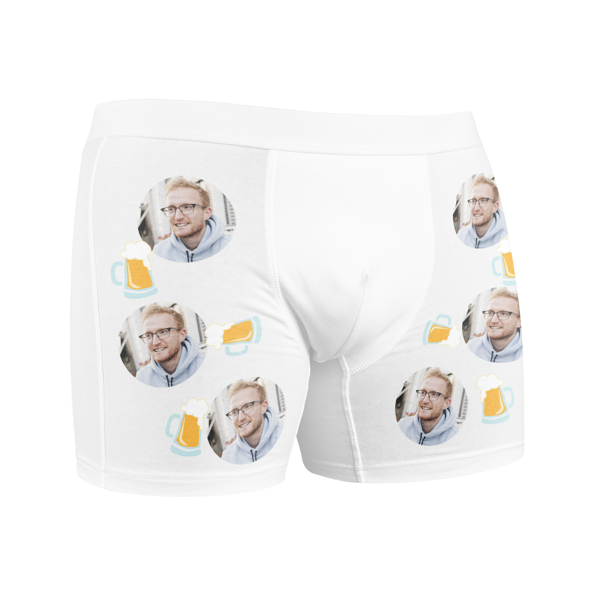 Hvit boksershorts med bilde og ølglass-design, personalisert med trykk av en mann som smiler.