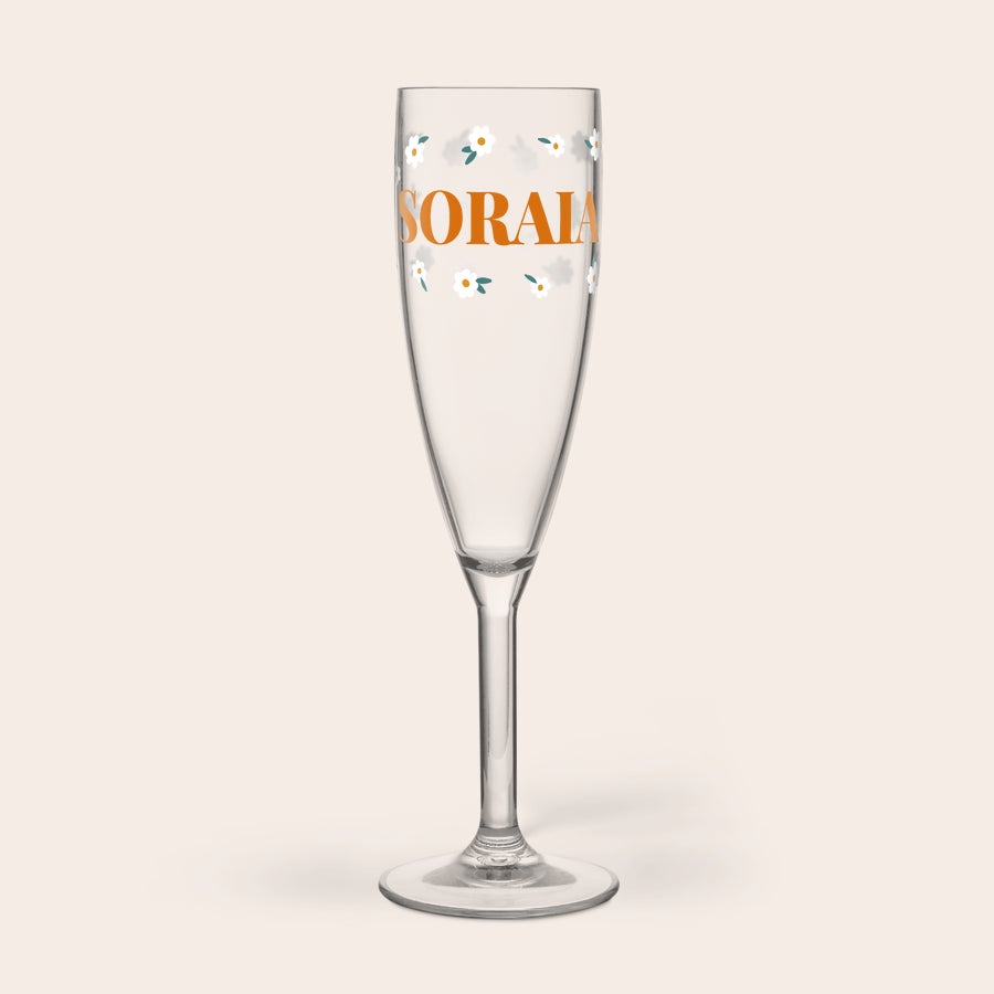 Copo de Champanhe Estampado Copo de champanhe personalizado com nome Soraya e flores, para celebrar a vida.