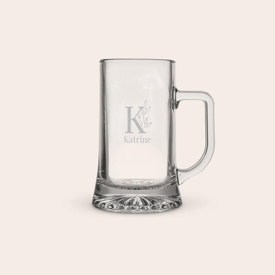Ølkrus Personlig glastank med initial og navn Katrine indgraveret, perfekt til din yndlings kolde drink.