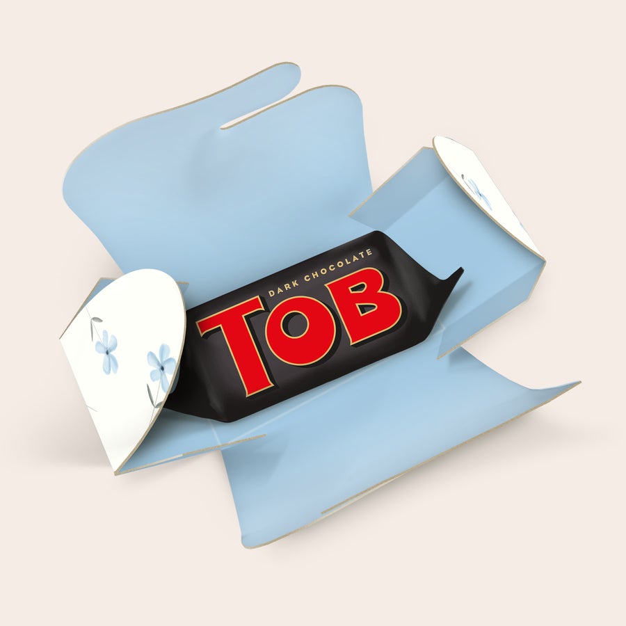 Personliga Toblerone multipack-tjänster i miniformat Toblerone-minichoklad insvept i en personlig ask med tryckt blommigt mönster Skapa små stunder av glädje med din unika design