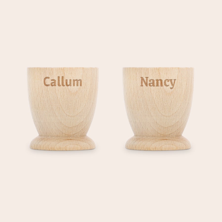 Copo para ovos personalizado Porta-ovos personalizado de madeira com nome gravado "Callum" e "Nancy", para um café da manhã memorável