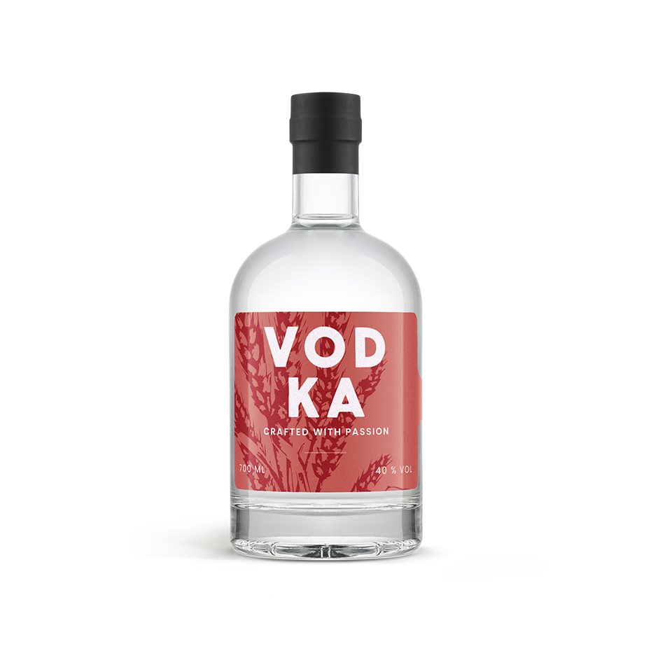 Botella de vodka con etiqueta roja personalizada con texto "VODKA CRAFTED WITH PASSION" y trigo.