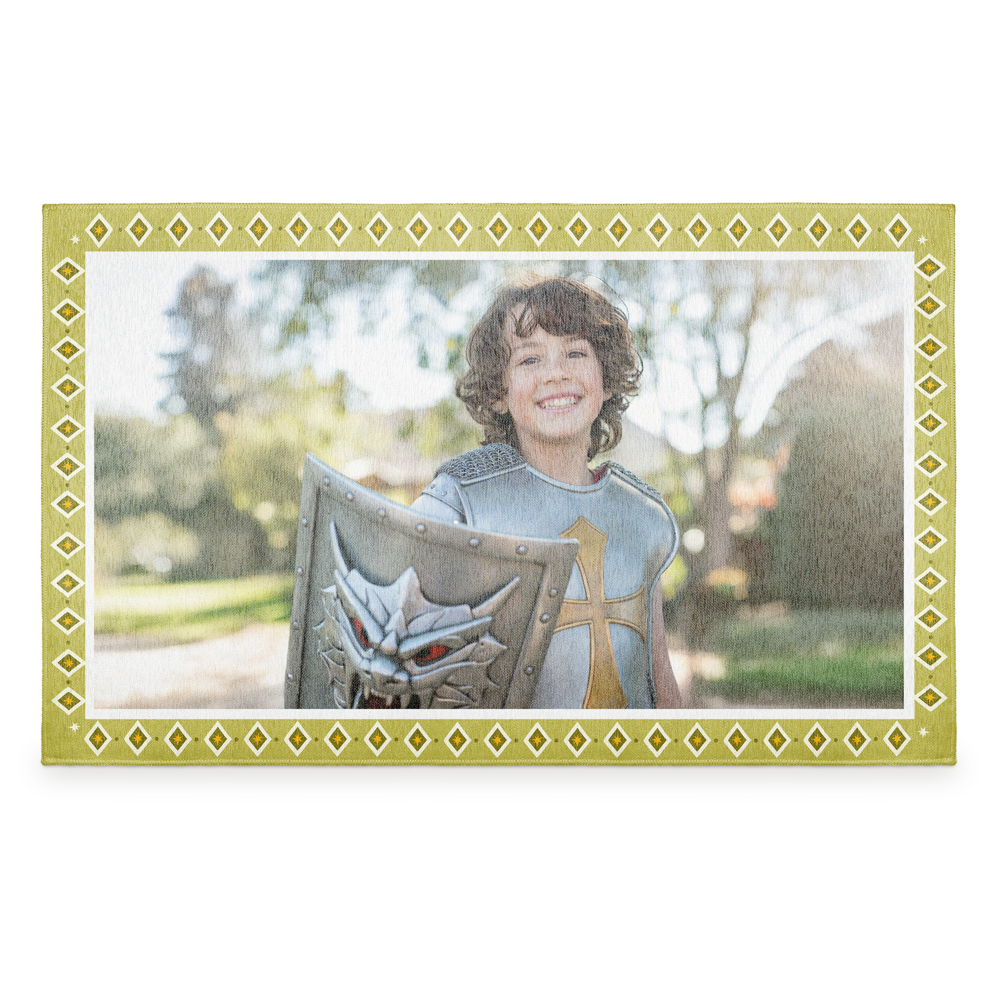Tapis de jeu personnalisé imprimé avec la photo d'un enfant souriant en chevalier. Transformez le temps de jeu.