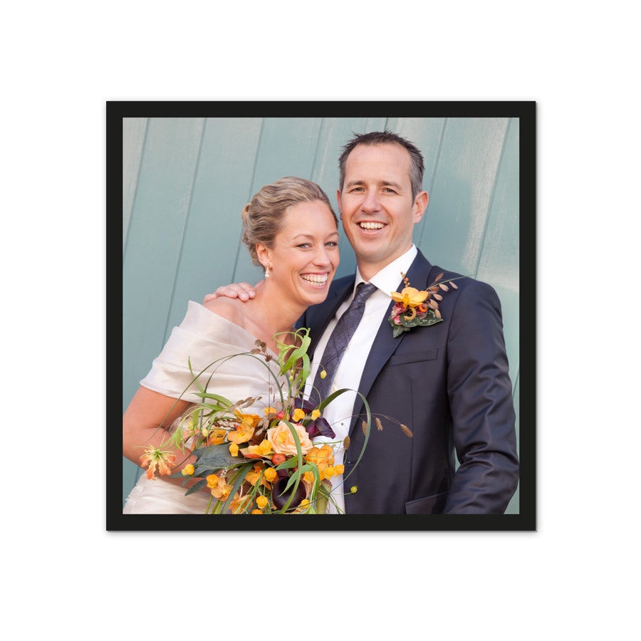 Tryck dina finaste minnen på retro bild av ett lyckligt par, personaliserade med fullfärgstryck.