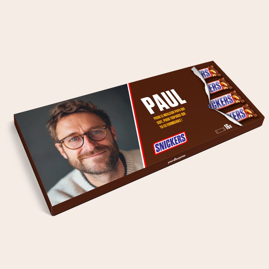 Méga Snickers personnalisé Méga Snickers personnalisé avec photo et le nom Paul imprimés, contenant 16 barres.