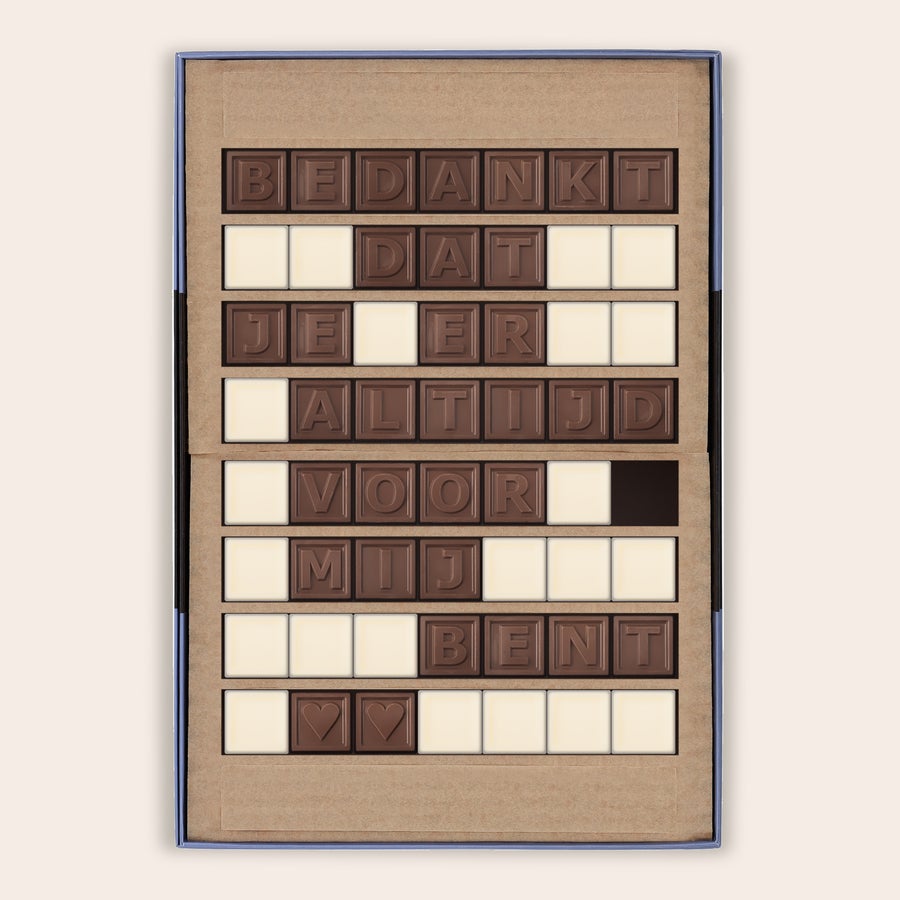 Chocotelegram Gepersonaliseerd chocotelegram met de melkchocolade letters "BEDANKT DAT JE ER ALTIJD VOOR MIJ BENT" en hartjes