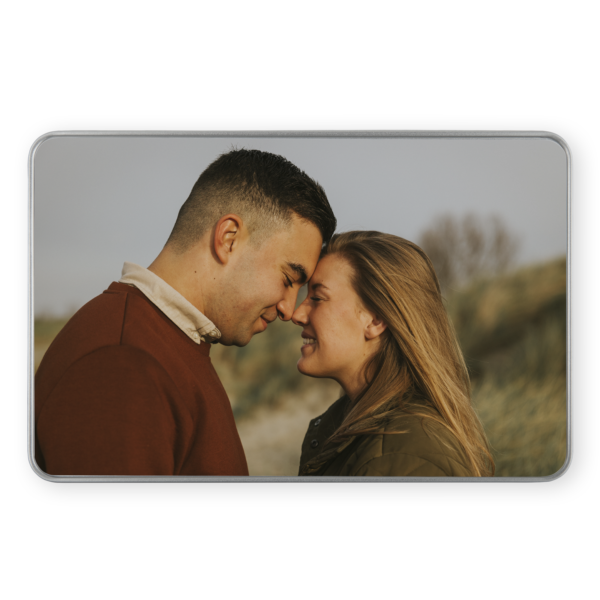 Scatola regalo personalizzata con foto di una coppia, piena di delizioso cioccolato Côte d'Or Mini Bouchée