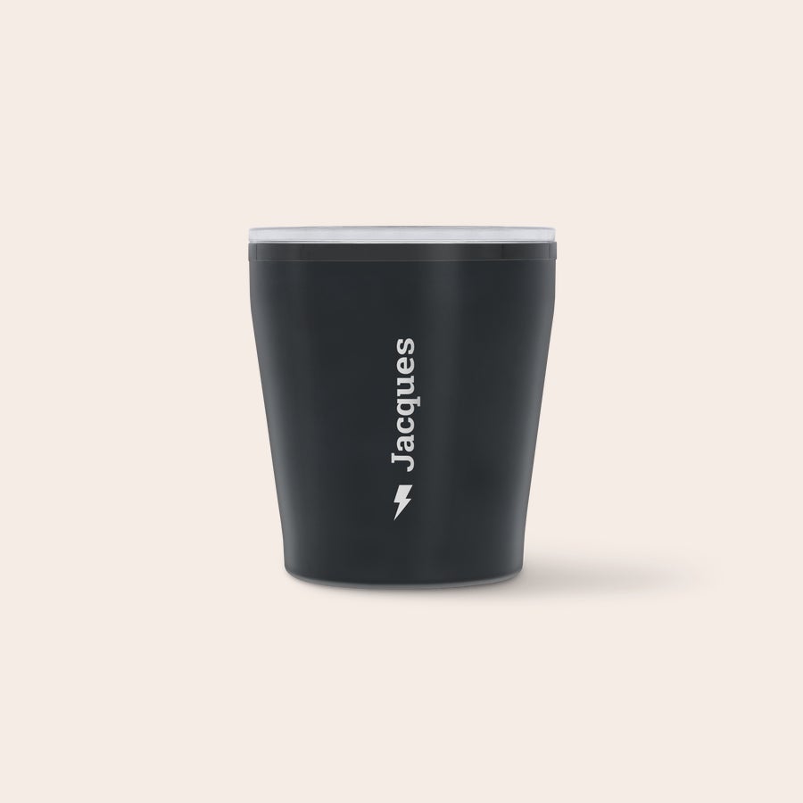 Mug de voyage personnalisé Mug de voyage personnalisé gris foncé gravé avec le nom Jacques et un éclair blanc. Sirotez avec style lors de vos déplacements grâce à un mug de voyage personnalisé.