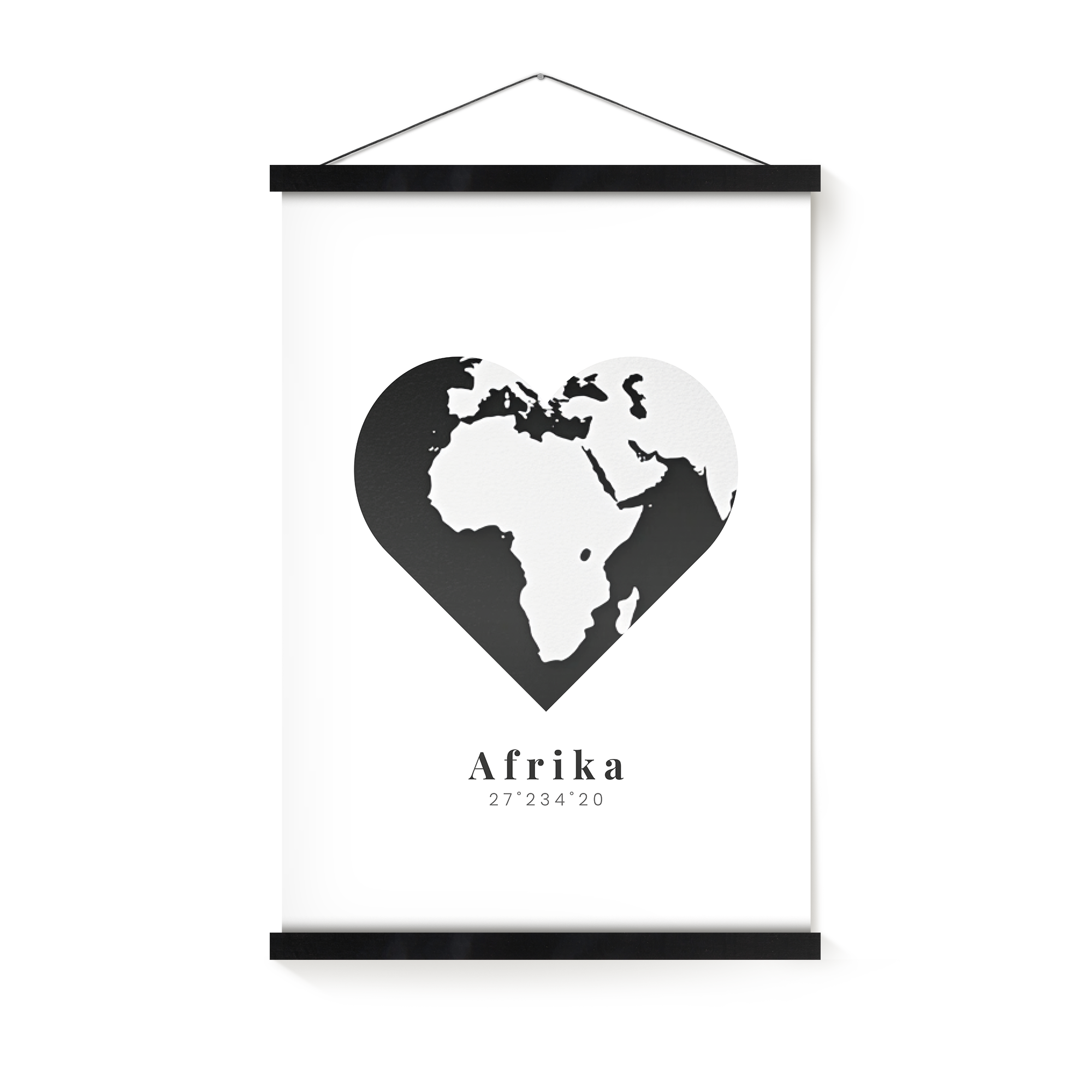 Póster personalizado com a palavra Afrika e coordenadas, com um mapa do mundo em forma de coração em preto e branco.