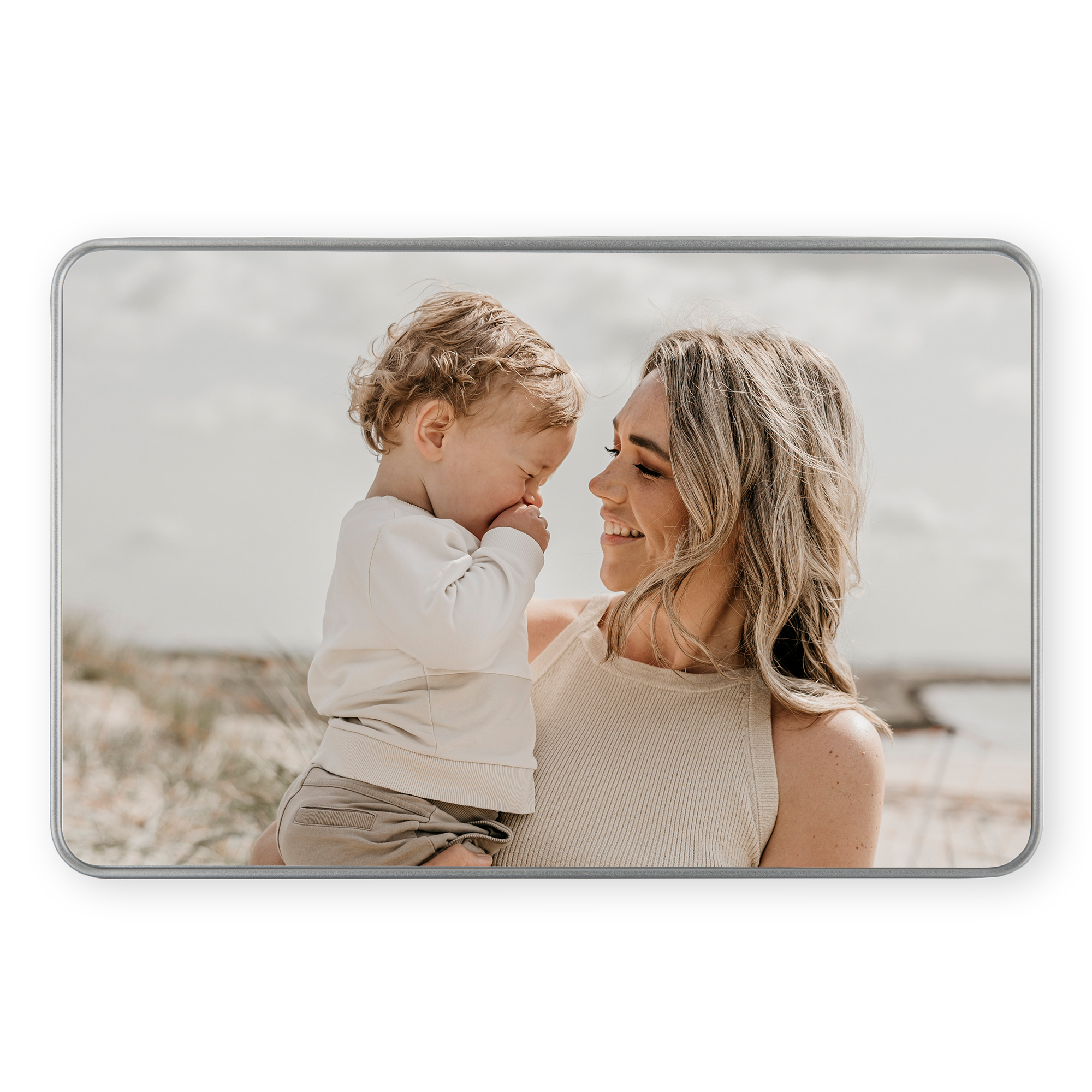 Cutie de tablă personalizată cu o fotografie a unei mame fericite și a copilului ei, perfectă pentru a oferi amintiri.