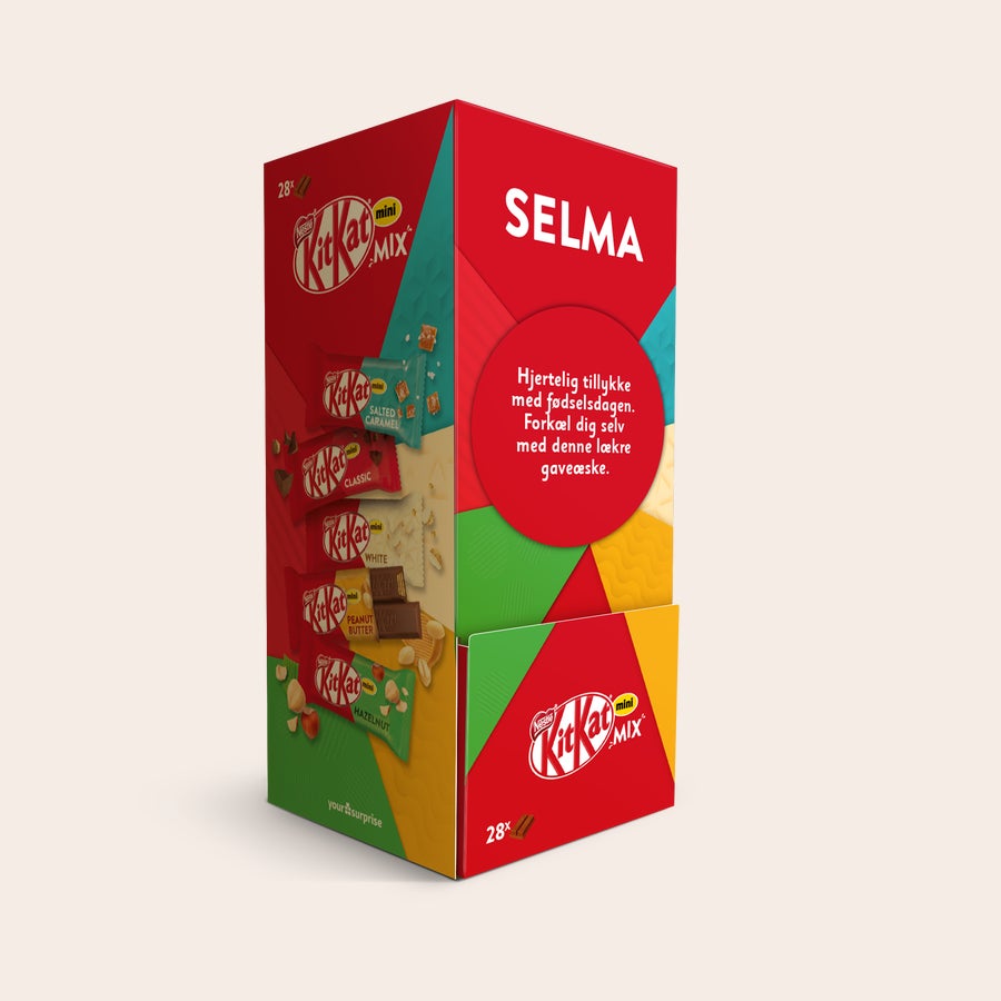 Personaliseret KitKat Mini Mix-gaveæske KitKat chokolade gaveæske med 28 minibarer, personliggjort med navnet SELMA og en fødselsdagshilsen