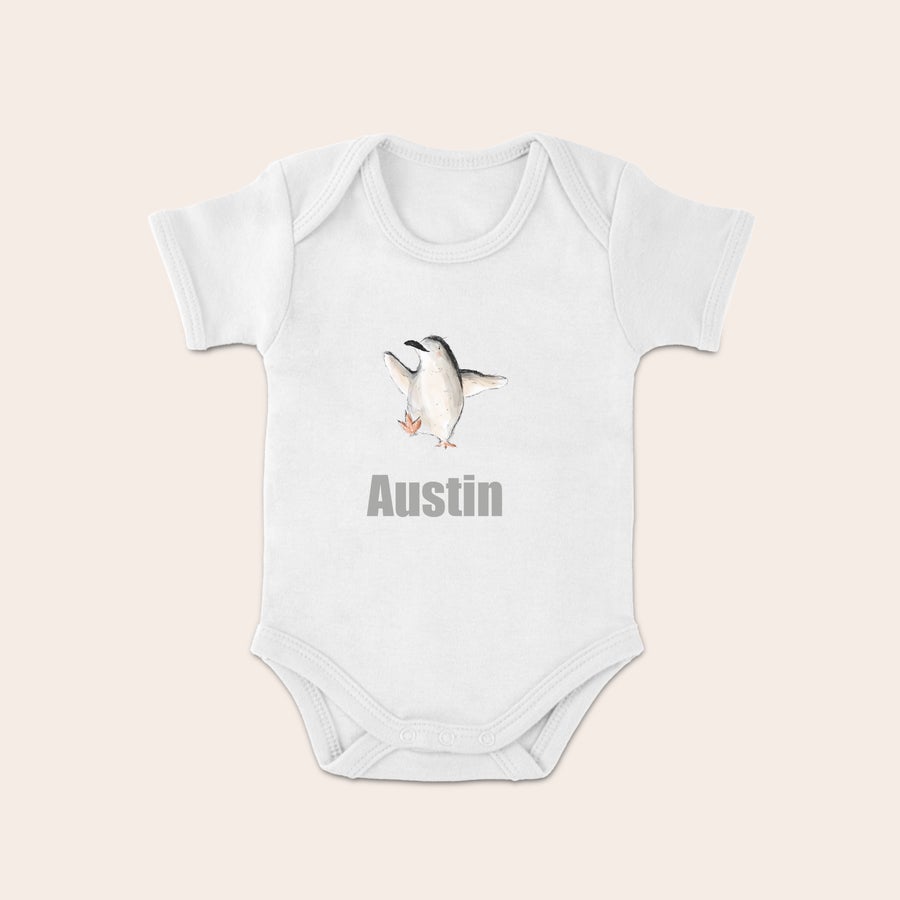 Baba romper Fehér, személyre szabott bébi romper pingvin képpel és "Austin" névvel nyomtatva