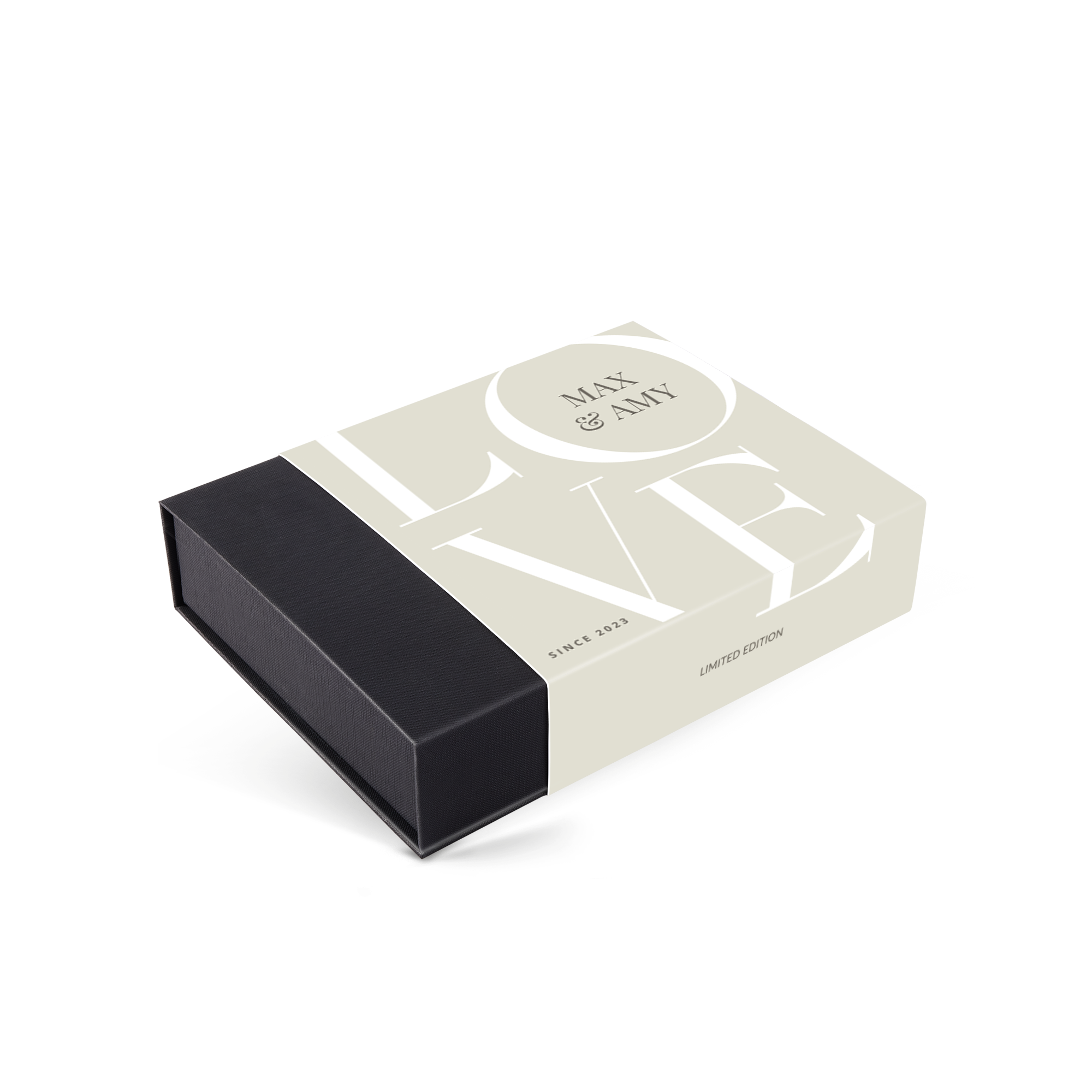 Obal s nápisom MAX & AMY a rokom 2023 pre personalizované valentínske čokolády