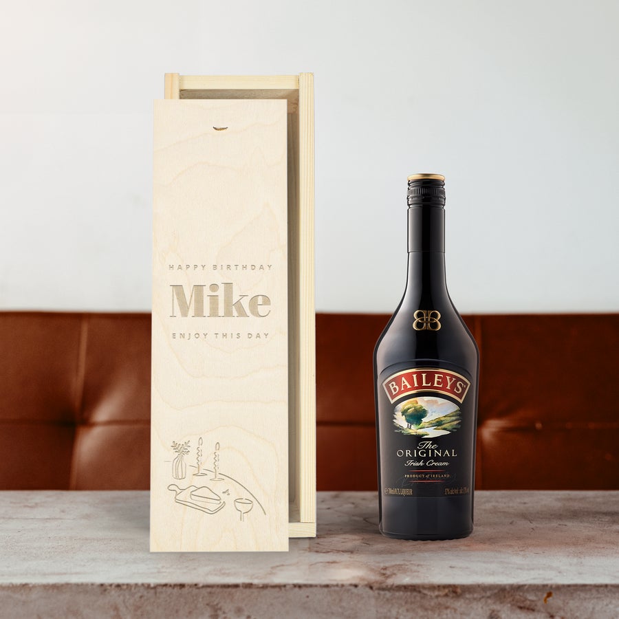 Personalizowaney likier Bailey's Original Irish Cream Personalizowany likier Baileys Irish Cream, z grawerowaną skrzynką z napisem "Happy Birthday Mike Enjoy This Day"