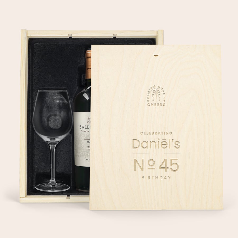 Vino Salentein Malbec Personalizzato Set regalo vino con bottiglia di Salentein Malbec e bicchiere in cassa di legno con incisione personalizzata di nome e numero per un compleanno
