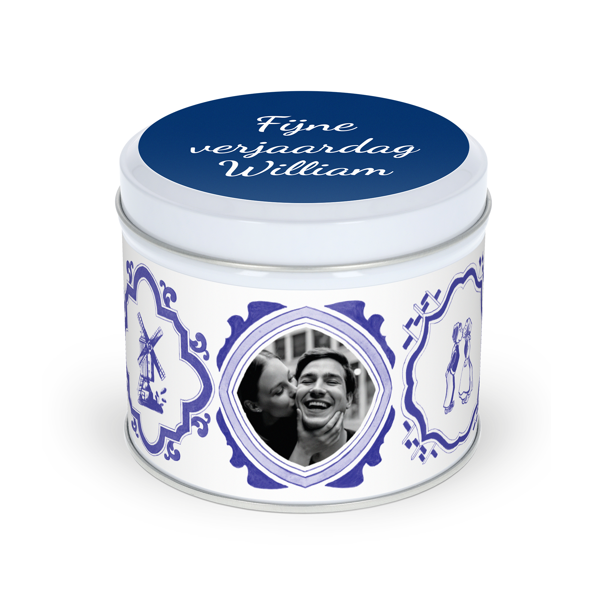 Stroopwafels in gepersonaliseerd blik - Rond met Delfts blauw design, foto en de tekst Fijne verjaardag William gedrukt.
